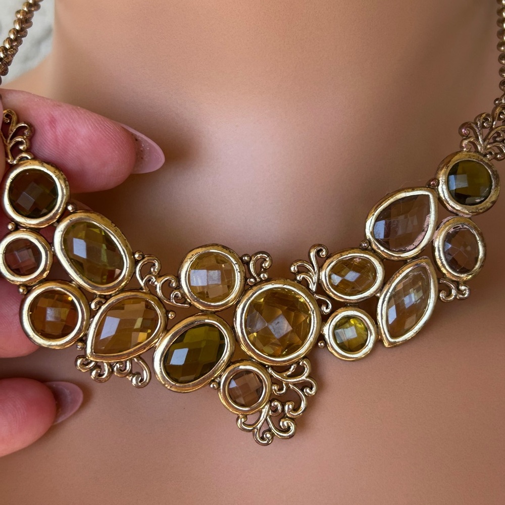 Sophisticated Multicolored Stone Gold Tone Statement Necklace - Picture 5 of 8
